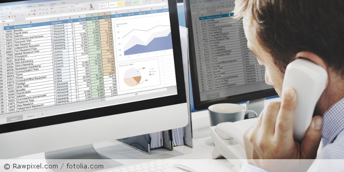 A man analyzing a data series on his computer